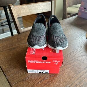 Skechers Go Walk slip ons